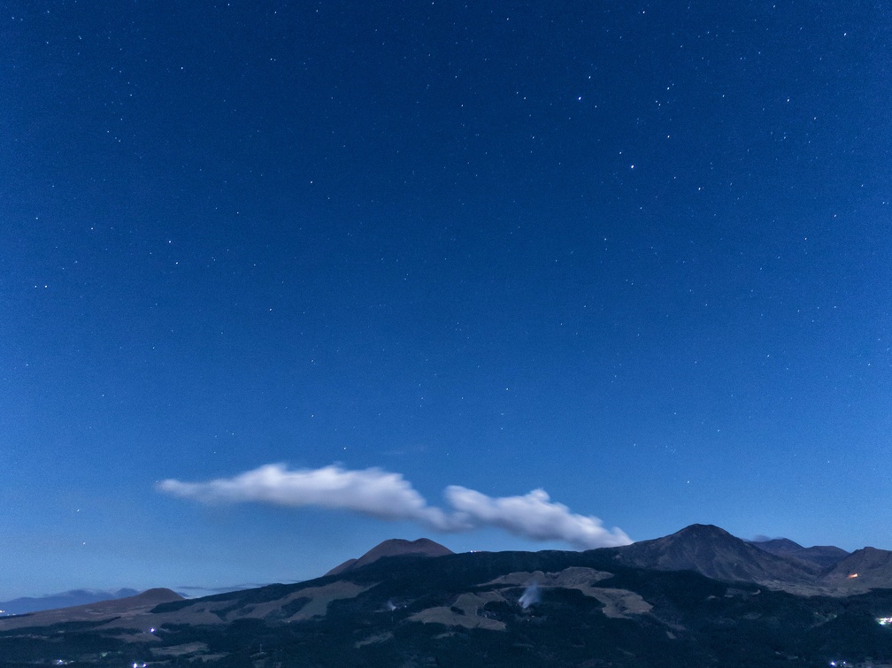 11月の夜の俵山展望所からの夜景（著作権フリー無料写真）