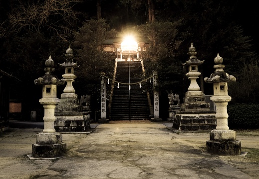 広島県三次市太蔵神社の夜の情景