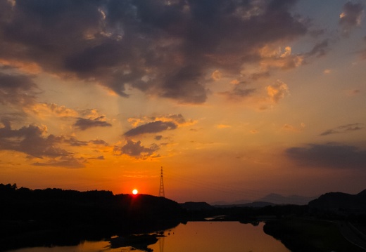 甲佐町糸島の緑川の夕日