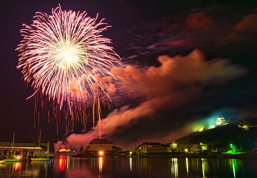 平戸城と平戸市の花火（無料画像）