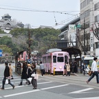 下通りから市電と熊本城