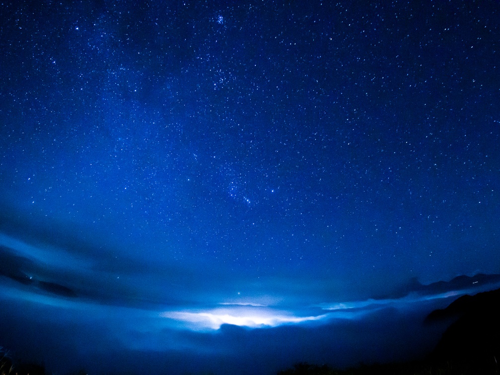 星々の下の雲海