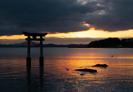 永尾剱神社（えいのおつるぎじんじゃ）海の中の鳥居と夕日
